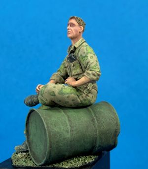 S2KW006 - SS tanker in camouflage overalls